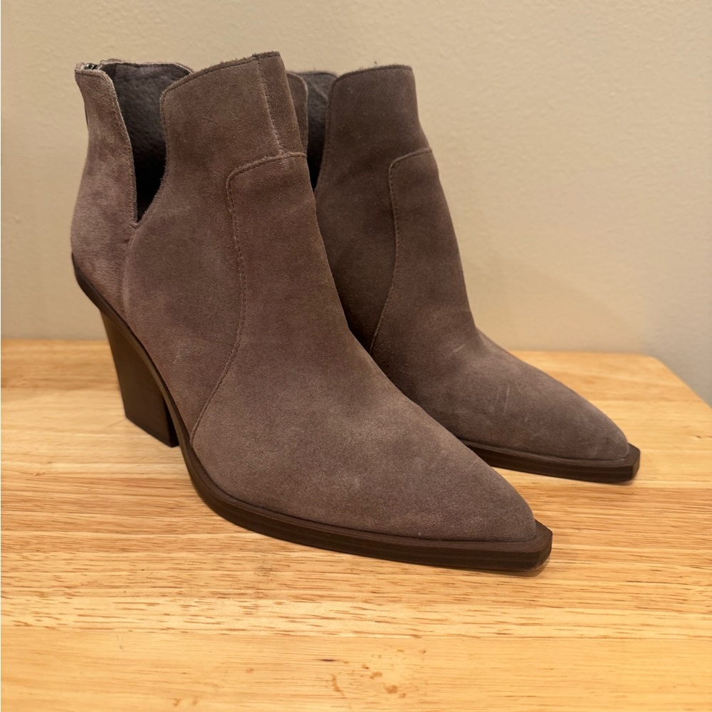 Vince Camuto Gwelona Leather Booties Pointed Toe Cutout Block Heel Ankle Boots